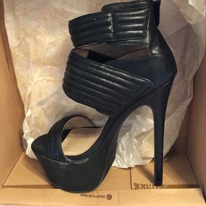 HOT Zigisoho stilettos!